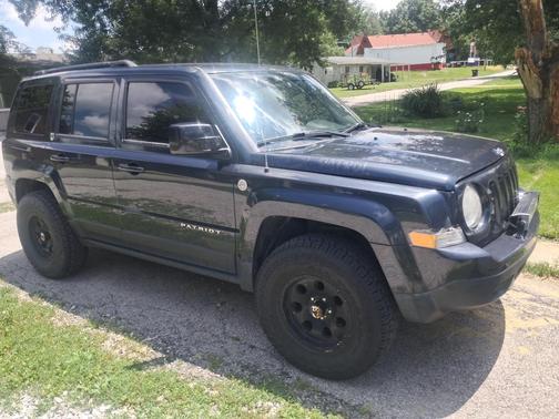 Blue 2014 Jeep Patriot Sport