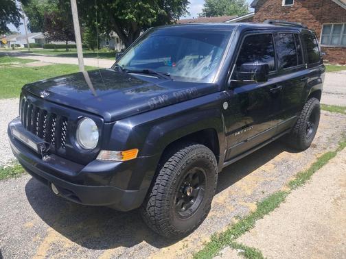 Blue 2014 Jeep Patriot Sport