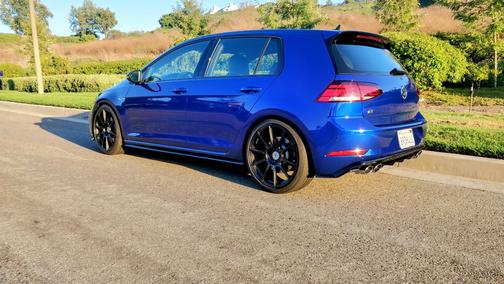 2019 Volkswagen Golf R 4-Door w/DCC & Navigation