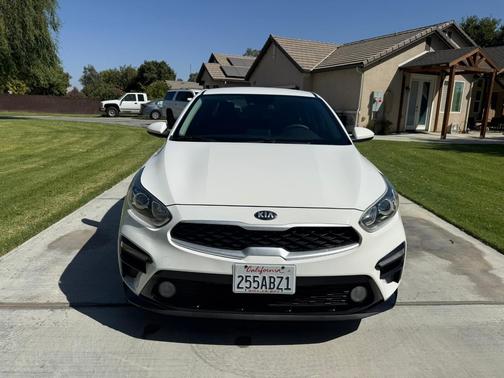 White 2019 Kia Forte LXS