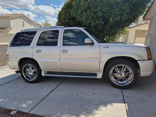 White 2004 Cadillac Escalade Base