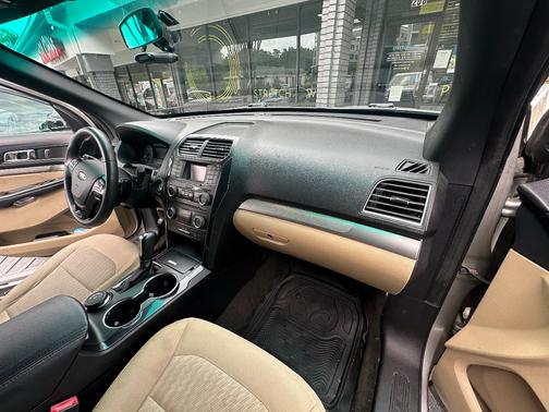 Silver 2017 Ford Explorer Base