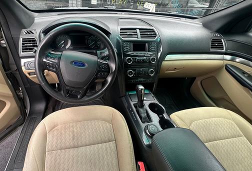 Silver 2017 Ford Explorer Base