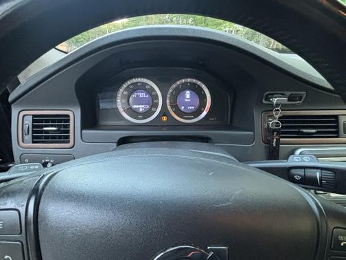 Black 2011 Volvo XC70 3.2