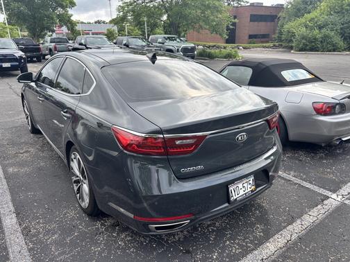 2017 Kia Cadenza Technology