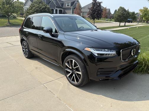 2021 Volvo XC90 T6 Momentum