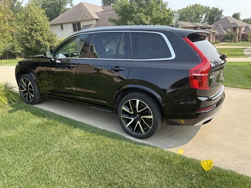 2021 Volvo XC90 T6 Momentum