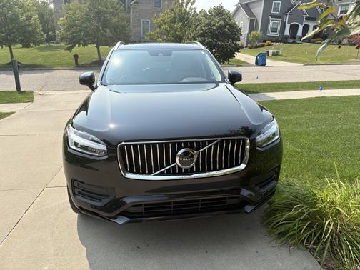 2021 Volvo XC90 T6 Momentum