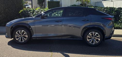 2023 Lexus RZ 450e Premium AWD w/18" Wheels