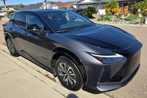 2023 Lexus RZ 450e Premium AWD w/18" Wheels