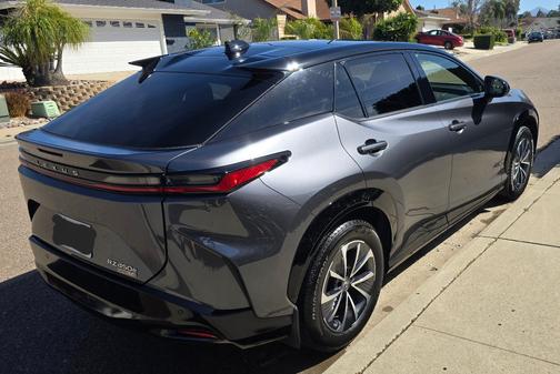 2023 Lexus RZ 450e Premium AWD w/18" Wheels