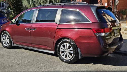 Red 2015 Honda Odyssey EX-L