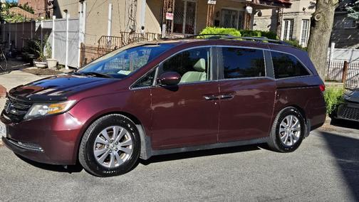 Red 2015 Honda Odyssey EX-L