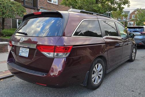 Red 2015 Honda Odyssey EX-L