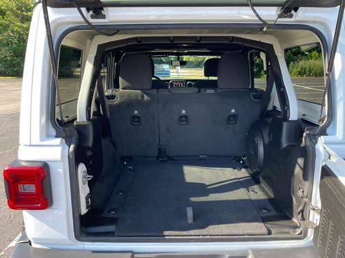 White 2019 Jeep Wrangler Unlimited Sahara
