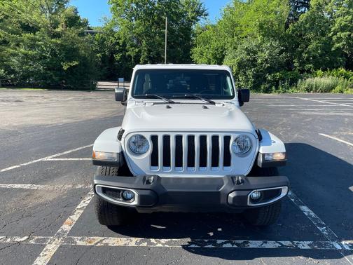 White 2019 Jeep Wrangler Unlimited Sahara