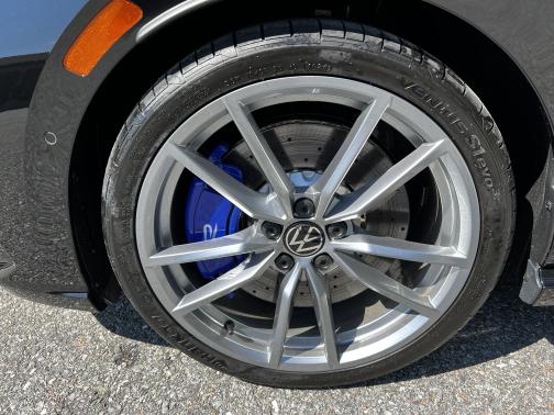 2024 Volkswagen Golf R 2.0T Manual
