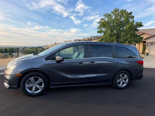 Green 2018 Honda Odyssey EX-L