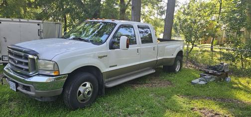 White 2003 Ford F-350 Lariat Crew Cab Super Duty DRW