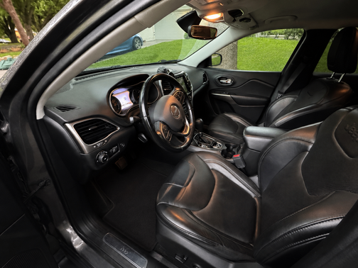 Gray 2019 Jeep Cherokee Limited