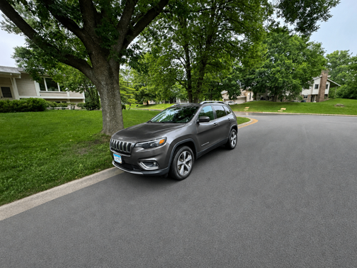 Gray 2019 Jeep Cherokee Limited