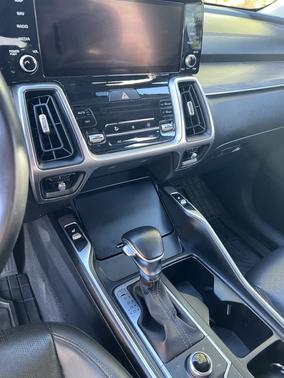 Green 2022 Kia Sorento X-Line EX