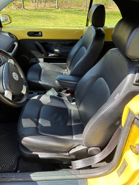 Yellow 2008 Volkswagen New Beetle SE