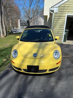 Yellow 2008 Volkswagen New Beetle SE
