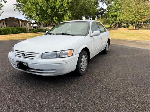 White 1997 Toyota Camry LE