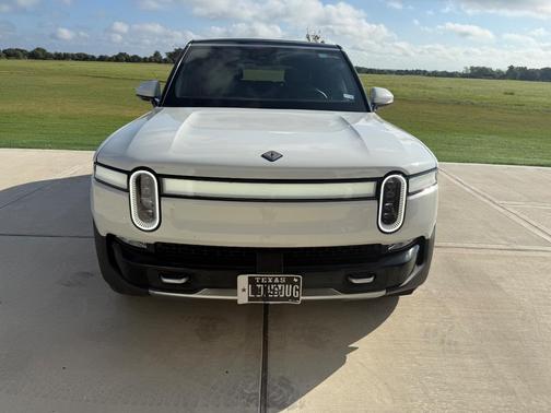 White 2024 Rivian R1S Adventure Quad-Motor Large Package