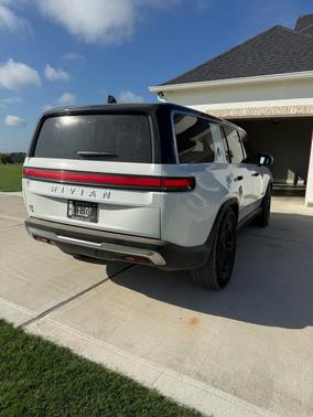 White 2024 Rivian R1S Adventure Quad-Motor Large Package