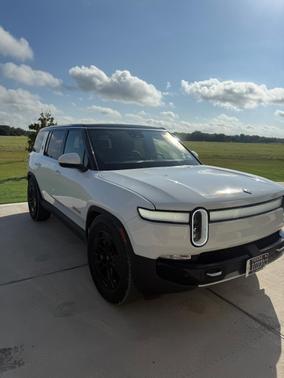 White 2024 Rivian R1S Adventure Quad-Motor Large Package