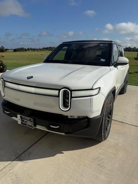White 2024 Rivian R1S Adventure Quad-Motor Large Package