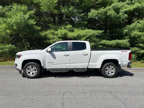 White 2017 Chevrolet Colorado LT