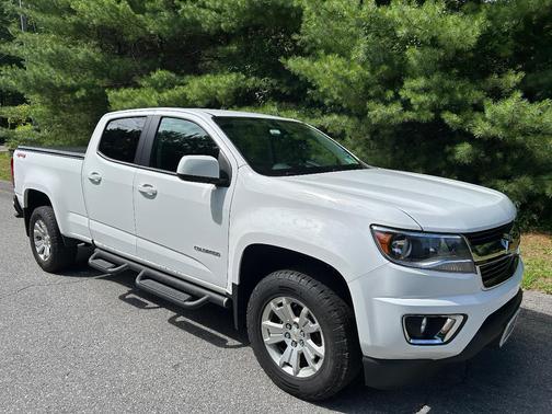 White 2017 Chevrolet Colorado LT