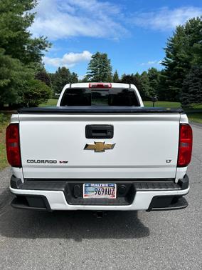 White 2017 Chevrolet Colorado LT