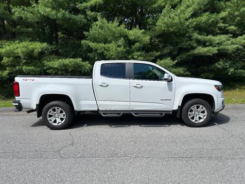 White 2017 Chevrolet Colorado LT