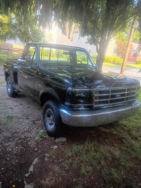 Black 1994 Ford F-150 XL Flareside