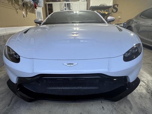 2020 Aston Martin Vantage Base