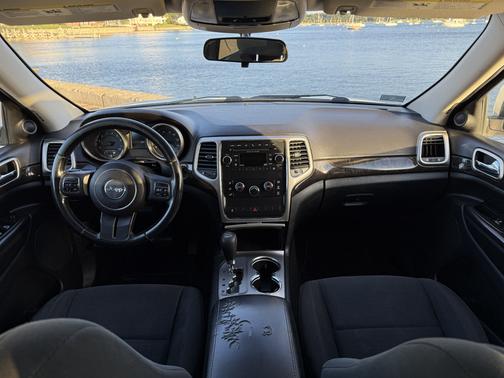White 2011 Jeep Grand Cherokee Laredo