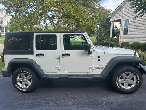 White 2017 Jeep Wrangler Unlimited Sport