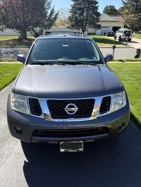 Gray 2010 Nissan Pathfinder SE