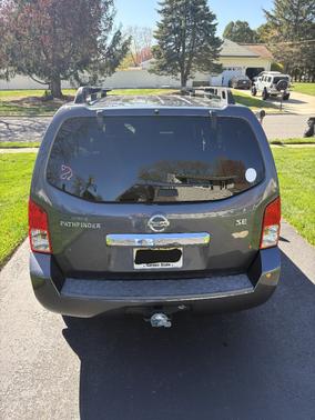 Gray 2010 Nissan Pathfinder SE