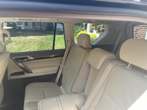 Photo 3 of 9 of 2018 Lexus GX 460 Base