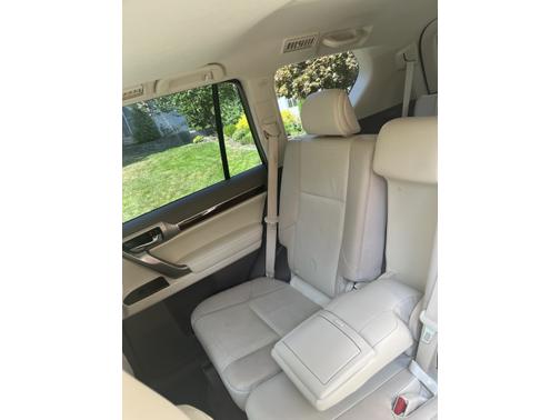 Photo 4 of 9 of 2018 Lexus GX 460 Base