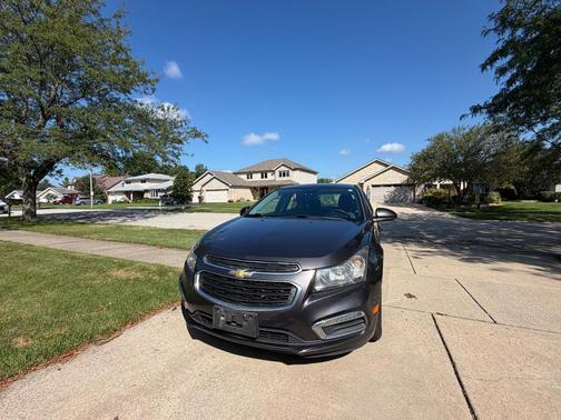 Gray 2015 Chevrolet Cruze 2LT