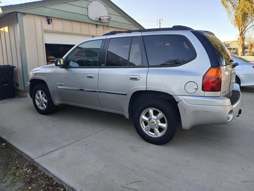 Silver 2006 GMC Envoy SLT