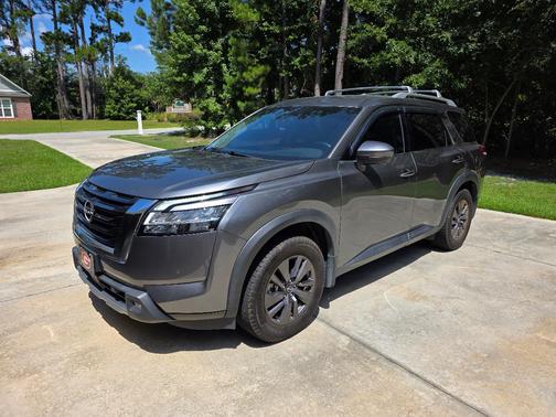 Gray 2022 Nissan Pathfinder SL