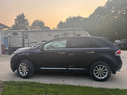 Black 2014 Lincoln MKX Base
