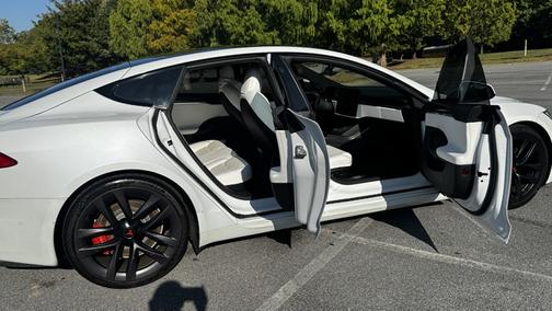 2022 Tesla Model S Plaid